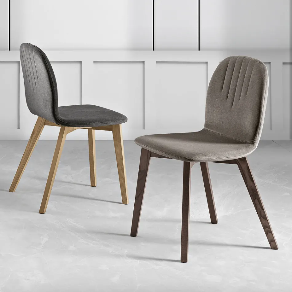 Sedia con Seduta in Monoscocca in Tessuto e Gambe in Legno Made in Italy - Nezoku Viadurini