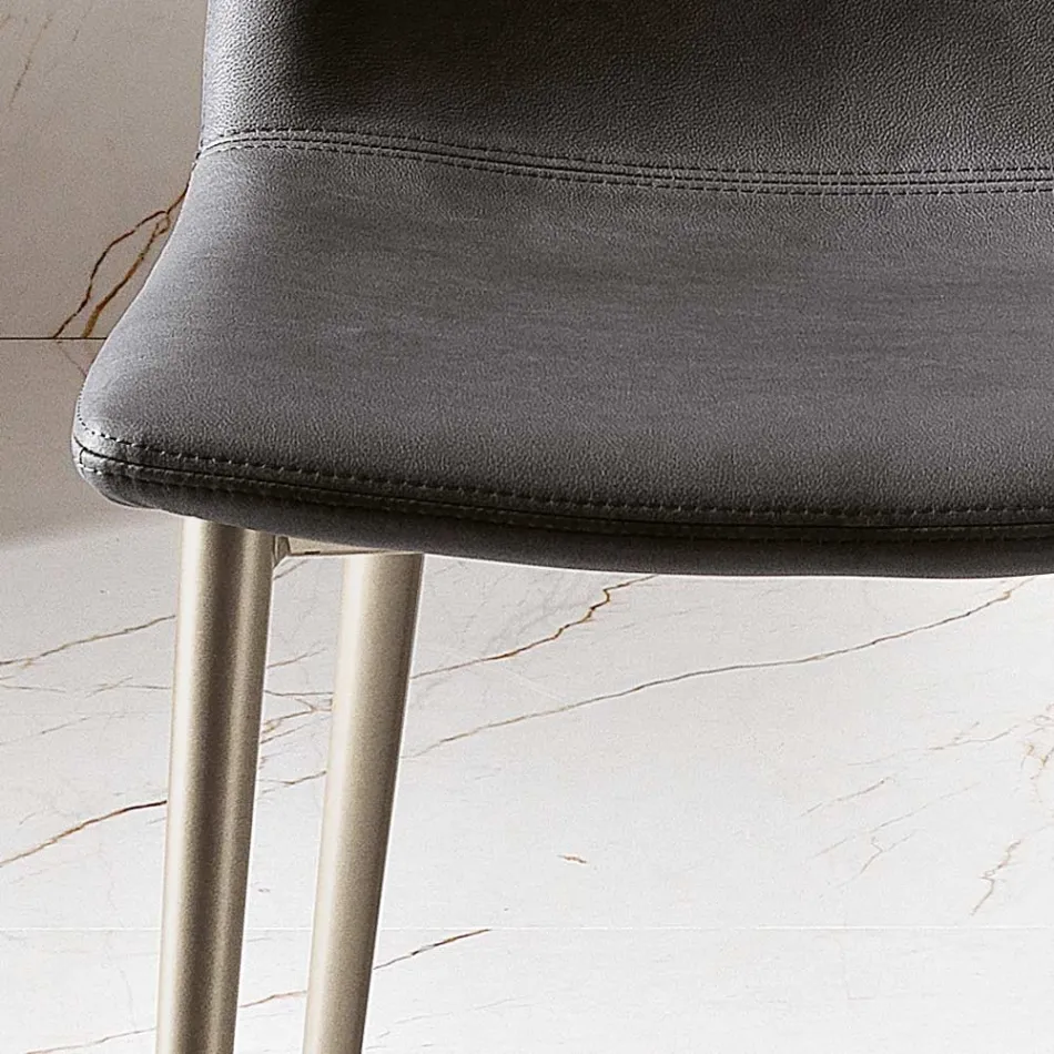 Sedia in Tessuto Fibrato Effetto Pelle e Gambe in Metallo Made in Italy - Amane Viadurini