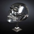 Statua a Forma di Teschio in Ceramica Argentata Realizzata in Italia - Skull
