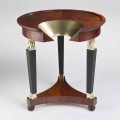 Tavolino da salotto con piano in vetro e decorazioni in ottone, Venere