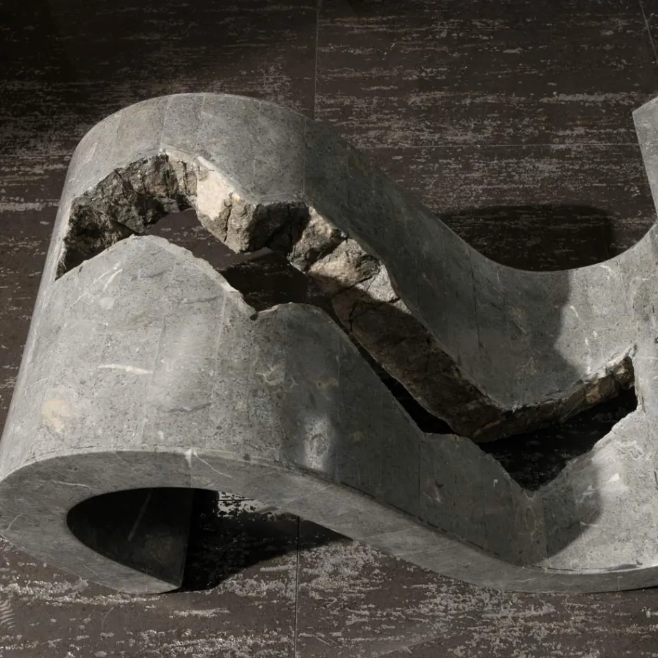 Tavolino da Salotto in Vetro Temperato con Base in Pietra Fossile - Jordan Viadurini