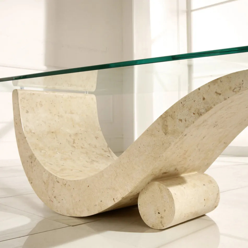 Tavolino Design Moderno con Piano in Vetro e Base Pietra Fossile - Ricarica Viadurini