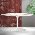 Tavolino Ovale Tulip Saarinen H 41 cm in Ceramica Florim Statuario Opaco - Scarlet