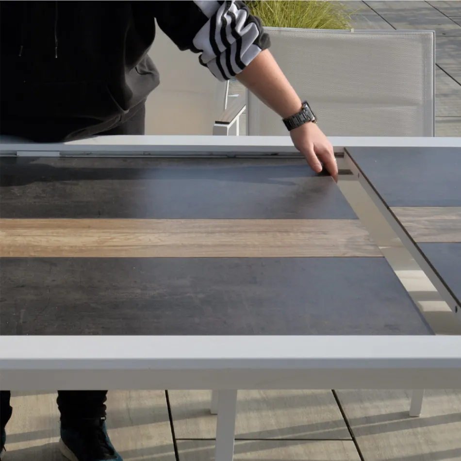 Tavolo Allungabile a 300 cm in Alluminio con Inserto in HPL - Righello Viadurini