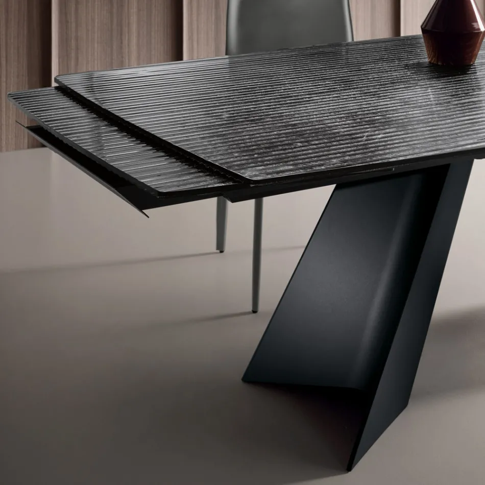 Tavolo Allungabile con Base in Metallo e Piano in Vetro Rigato Made in Italy - Lumo Viadurini