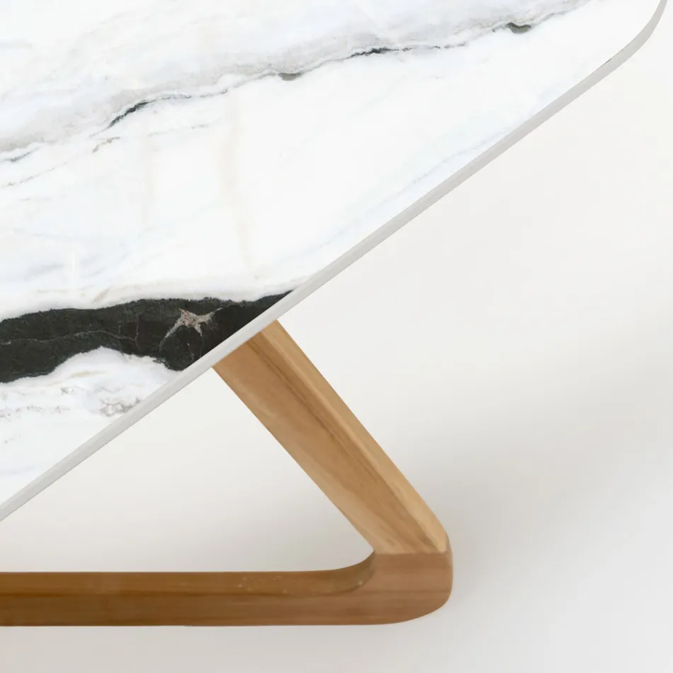 Tavolo da Esterno con Base in Legno e Piano in Ceramica Panda White - Infinity Viadurini