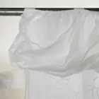 Tenda Bianca in Garza di Lino e Organza con Ricamo di Rose Elegante - Mariarosa Viadurini