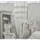 Tenda in Lino Bianco con Organza e Ricamo Design Shabby Made in Italy - Marpessa Viadurini