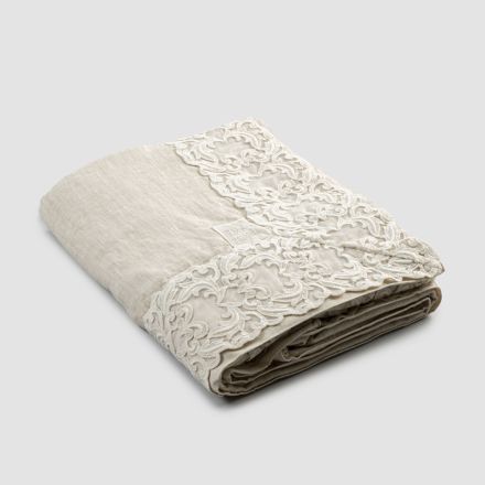 Tovaglia Rettangolare in Lino Beige con Pizzo Farnese Lusso Artigianale - Kippel Viadurini