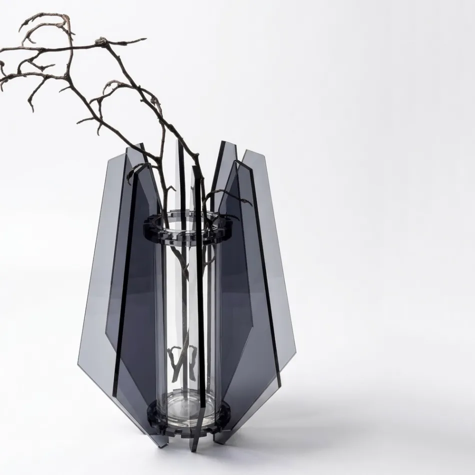 Vaso in Metacrilato Fumè e Vetro dal Design Elegante Made in Italy - Vetria Viadurini