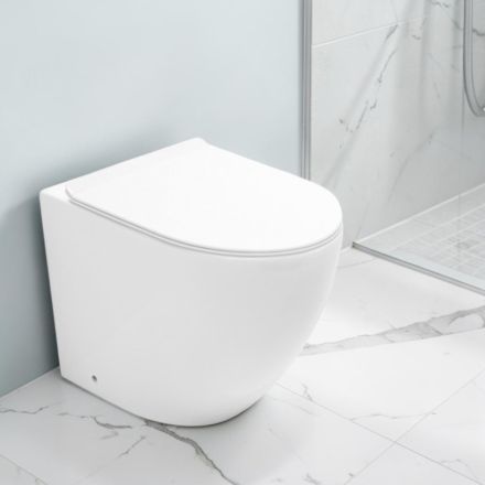 Vaso Wc a Terra Ciclonico con Sedile Soft Close in Ceramica Bianca - Aralia Viadurini