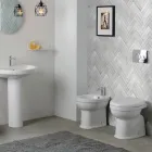 Vaso Wc a Terra in Ceramica Bianca Moderna con Sedile in Poliestere - Silice Viadurini