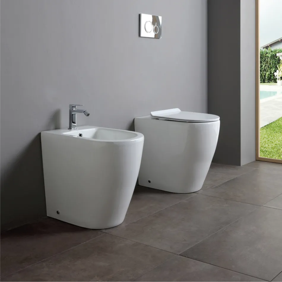 Vaso Wc con Scarico Traslato e Sedile Soft Close in Ceramica - Oleandro Viadurini